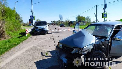 Розвертався через суцільну: у ДТП на Рівненщині травмувався водій