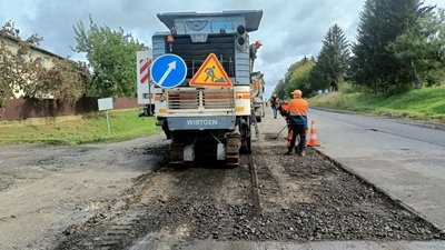 На п'ятикілометровій ділянці траси поблизу Луцька латають вибоїни На п'ятикілометровій ділянці траси поблизу Луцька латають вибоїни