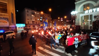 У Тернополі проходить смолоскипна хода пам'яті Степана Бандери У Тернополі проходить смолоскипна хода пам'яті Степана Бандери
