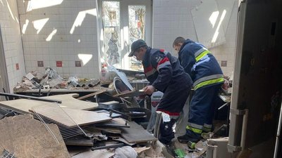 Поліцейські та рятувальники Донеччини врятували цуценя 77-річного мешканця Михайлівки