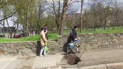 На вулицях Миколаєва утворились небезпечні для людей провалля На вулицях Миколаєва утворились небезпечні для людей провалля