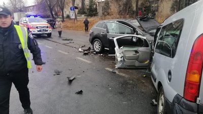 На Франківщині в ДТП загинув чоловік, ще четверо людей травмувалися, серед них – діти На Франківщині в ДТП загинув чоловік, ще четверо людей травмувалися, серед них – діти