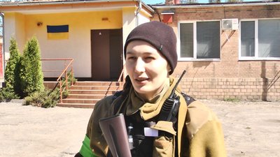 Одягла військову форму та взяла до рук зброю. Хмельничанка розповіла, як потрапила в добробат