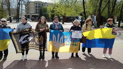 Про "азовців" потрібно говорити, щоб про них не забувало суспільство, кажуть учасники акції.