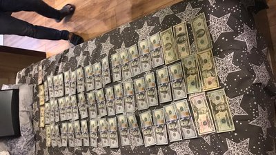 На Рівненщині у 18-ти обшуках вилучили бурштину на 30 тисяч доларів