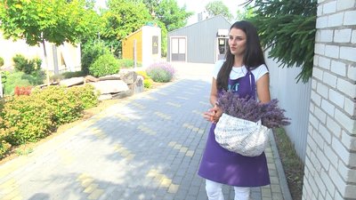 На Волині відбувся майстерклас з плетіння лавандових вінків. Зібрані гроші передали військовим На Волині відбувся майстерклас з плетіння лавандових вінків. Зібрані гроші передали військовим