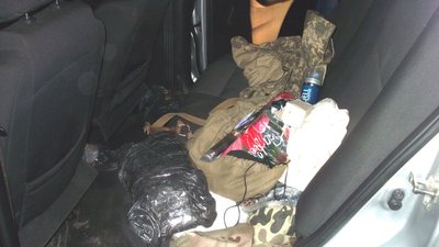 Поліцейські Рівненщини затримали підозрюваного у продажі зброї. Поліцейські Рівненщини затримали підозрюваного у продажі зброї.