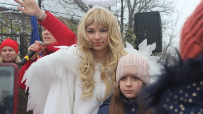 Волонтери та військові привітали дітей Новоселівки з Днем Святого Миколая Волонтери та військові привітали дітей Новоселівки з Днем Святого Миколая