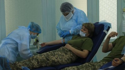 У Рівному військові здали 24 літри крові У Рівному військові здали 24 літри крові