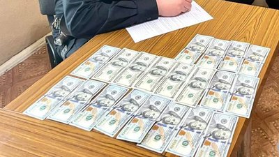 Хабар для поліцейського