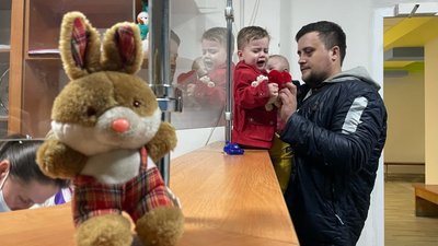 На Львівщину медичним потягом евакуювали поранених дітей зі Сходу України