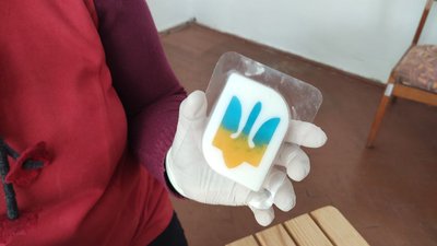 Жителька Тернопільщини виготовляє патріотичне мило Жителька Тернопільщини виготовляє патріотичне мило