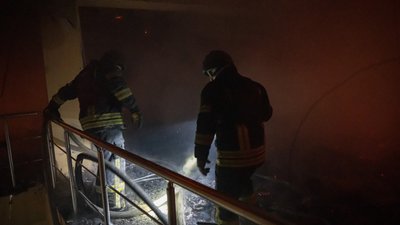 "Гасимо пожежу, а нас летить снаряд". Як працюють рятувальники Херсона під постійними обстрілами "Гасимо пожежу, а нас летить снаряд". Як працюють рятувальники Херсона під постійними обстрілами