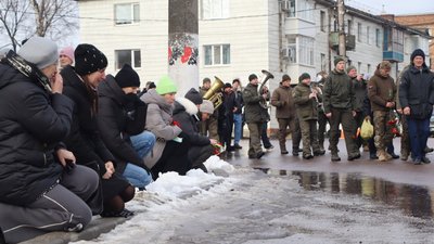 В Охтирці на Сумщині поховали гвардійця Миколу Сидоренка В Охтирці на Сумщині поховали гвардійця Миколу Сидоренка