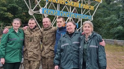 Відбувся черговий обмін полоненими: до України повернулися чотири морпіхи та двоє цивільних