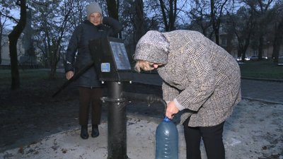 Працюють при свічках та з генераторами. Репортаж зі Львова без електроенергії Працюють при свічках та з генераторами. Репортаж зі Львова без електроенергії