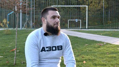 "Ворога не варто недооцінювати": боєць з Тернопільщини воює в лавах "Азову" "Ворога не варто недооцінювати": боєць з Тернопільщини воює в лавах "Азову"