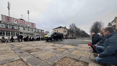 На Миколаївщині провели в останню путь бійця Юрія Кіфоренка На Миколаївщині провели в останню путь бійця Юрія Кіфоренка