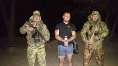 На Одещині затримали чоловіка за десять метрів від кордону
