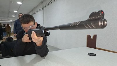 Учні вчаться стріляти Учні вчаться стріляти