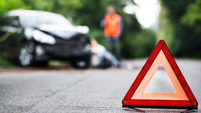 На Прикарпатті під колесами легковика загинув пішохід