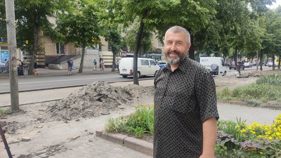 Розриті тротуари та смуга руху без асфальту у центрі Житомира – ремонт вулиці Київської поки не поновлюватимуть Розриті тротуари та смуга руху без асфальту у центрі Житомира – ремонт вулиці Київської поки не поновлюватимуть