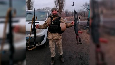 На Чернігівщині попрощалися з трьома солдатами, які загинули у бою на сході України На Чернігівщині попрощалися з трьома солдатами, які загинули у бою на сході України