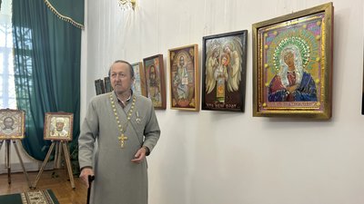 "Частина намолених ікон зі Сходу": у Дубенському замку на Рівненщині відкрили виставку робіт священника "Частина намолених ікон зі Сходу": у Дубенському замку на Рівненщині відкрили виставку робіт священника