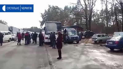 У Нових Яриловичах люди не можуть перетнути кордон через збій в роботі електронної системи митниці