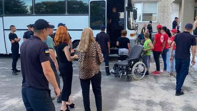 Через загрозу підриву ЗАЕС з Кривого Рогу евакуювали 40 переселенців з інвалідністю