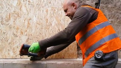Комунальні підприємства з інших міст допомагають відновлювати будинки Миколаєва