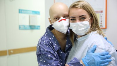 У Черкасах дівчині пересадили кістковий мозок ровесника з Німеччини. СУСПІЛЬНЕ | ВІДЕОНОВИНИ
