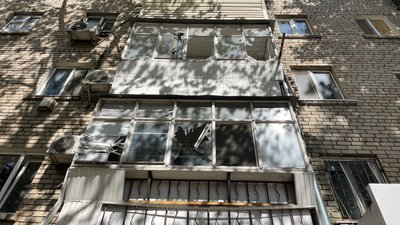"Правило "двох стін", в коридорі на стільці": херсонці розповіли, як ховаються від постійних обстрілів РФ "Правило "двох стін", в коридорі на стільці": херсонці розповіли, як ховаються від постійних обстрілів РФ