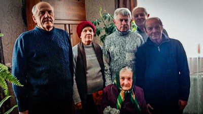 Іменинниця Ірина Трофімук в колі родини