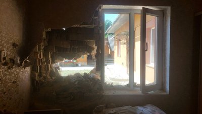 У Снятинській громаді на Франківщині підраховують збитки, завдані уламками російської ракети У Снятинській громаді на Франківщині підраховують збитки, завдані уламками російської ракети