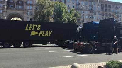 У Києві стартував чемпіонат України з перетягування вантажівок У Києві стартував чемпіонат України з перетягування вантажівок