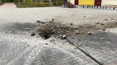 Армія РФ обстріляла пункт видачі гуманітарної допомоги у Бахмуті Армія РФ обстріляла пункт видачі гуманітарної допомоги у Бахмуті