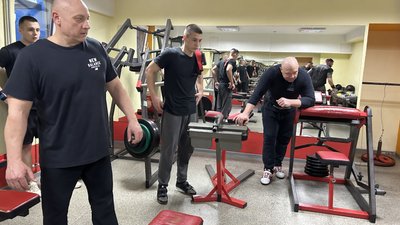 Чемпіон світу з пауерліфтингу В’ячеслав Петров безкоштовно тренує дітей на Полтавщині Чемпіон світу з пауерліфтингу В’ячеслав Петров безкоштовно тренує дітей на Полтавщині