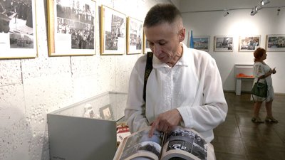 У Рівному випустили фотокнигу з історичними світлинами до 30-річчя Незалежності України У Рівному випустили фотокнигу з історичними світлинами до 30-річчя Незалежності України