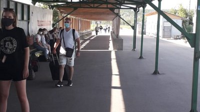 На КПВВ "Станиця Луганська" пропускають абітурієнтів для складання ЗНО На КПВВ "Станиця Луганська" пропускають абітурієнтів для складання ЗНО