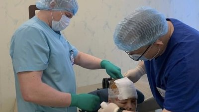 Жінку, поранену під час ракетного удару по житловому будинку у Кривому Розі, прооперували у лікарні Дніпра