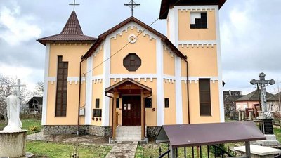 Двоє юнаків викрали гроші зі скриньки пожертв у церкві на Закарпатті