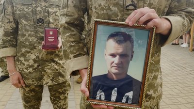 У Прилуках попрощалися з оборонцем Маріуполя