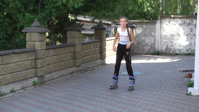 Ольга Бучина, також вміє кататися на роликах. Фото: Суспільне Поділля Ольга Бучина, також вміє кататися на роликах. Фото: Суспільне Поділля