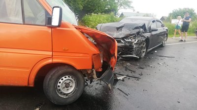 На Львівщині зіткнулися мікроатобус та авто: 11 людей отримали травми На Львівщині зіткнулися мікроатобус та авто: 11 людей отримали травми