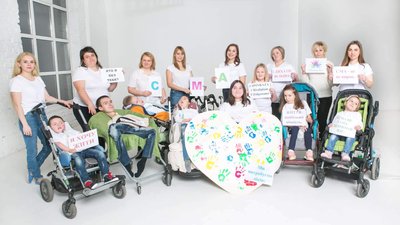 На прем’єру вистави у Перший театр запросили дітей зі СМА