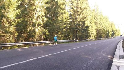 Планує здолати за 5-6 годин. 62-річний прикарпатець стартував на марафонській дистанції