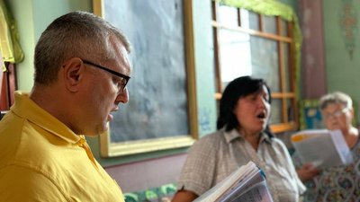 Моляться за Україну та допомагають ЗСУ: у селі на Тернопільщині люди перейшли до ПЦУ Моляться за Україну та допомагають ЗСУ: у селі на Тернопільщині люди перейшли до ПЦУ