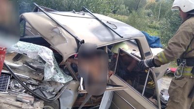 На Івано-Франківщині вантажівка зіткнулася з легковиком: одна людина загинула, троє — в лікарні На Івано-Франківщині вантажівка зіткнулася з легковиком: одна людина загинула, троє — в лікарні