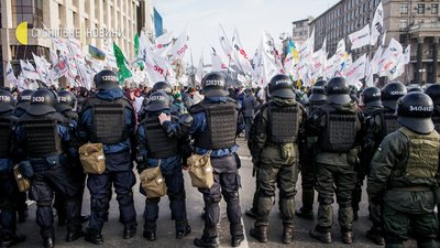 У центрі Києва учасники "SaveFOP" блокували Хрещатик. У Раді кажуть, це — розхитування ситуації У центрі Києва учасники "SaveFOP" блокували Хрещатик. У Раді кажуть, це — розхитування ситуації